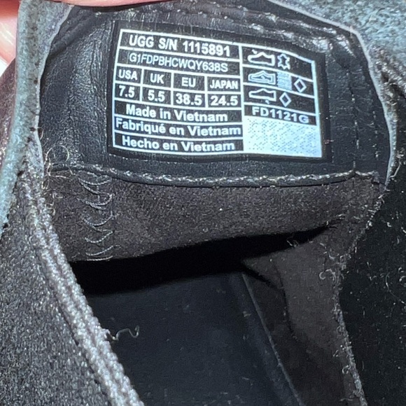 UGG | Markstrum Waterproof Leather Lug Sole Chelsea Boot - Picture 5 of 6